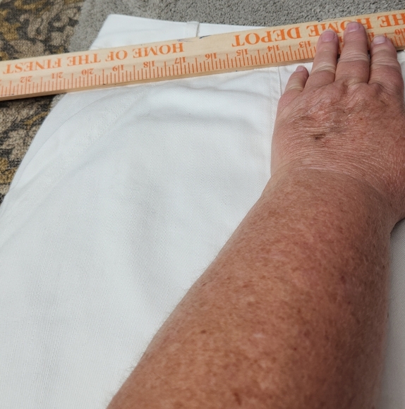 Universal Thread High Rise White Shorts - 17 - Picture 11 of 11